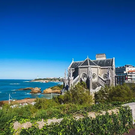 Central Luxury Seafront With Balcony And Parking Biarritz